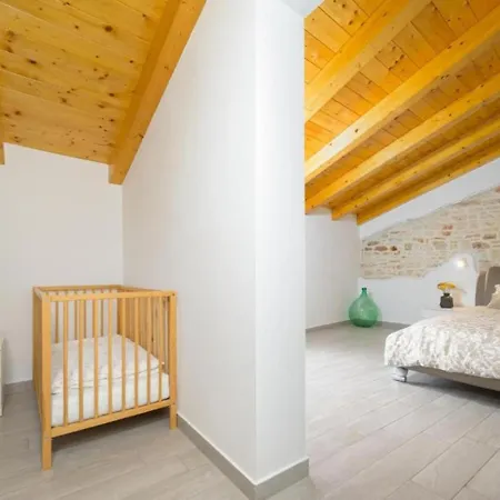 Prestige Azinetti With Pool - Three Bedroom Štokovci