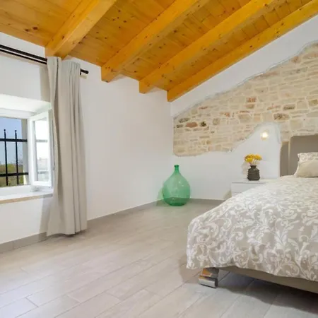 בית נופש Prestige Azinetti With Pool - Three Bedroom *