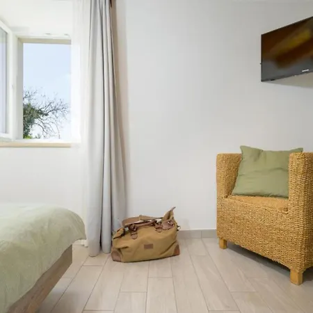 Prestige Azinetti With Pool - Three Bedroom בית נופש Štokovci