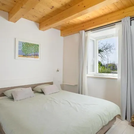 Prestige Azinetti With Pool - Three Bedroom Štokovci