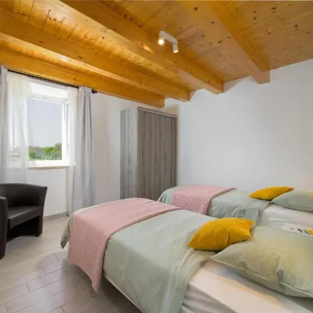 Prestige Azinetti With Pool - Three Bedroom בית נופש Štokovci