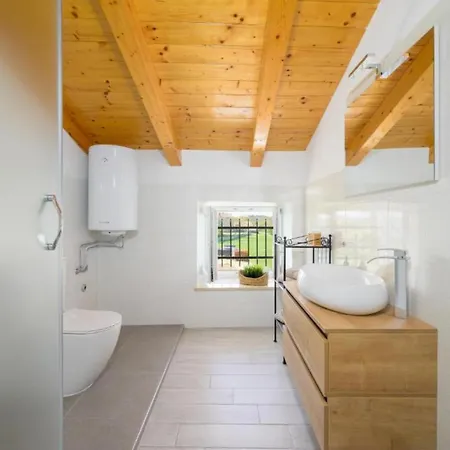 Prestige Azinetti With Pool - Three Bedroom בית נופש Štokovci