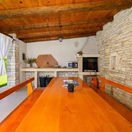 בית נופש Prestige Azinetti With Pool - Three Bedroom *