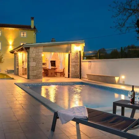 Prestige Azinetti With Pool - Three Bedroom בית נופש *