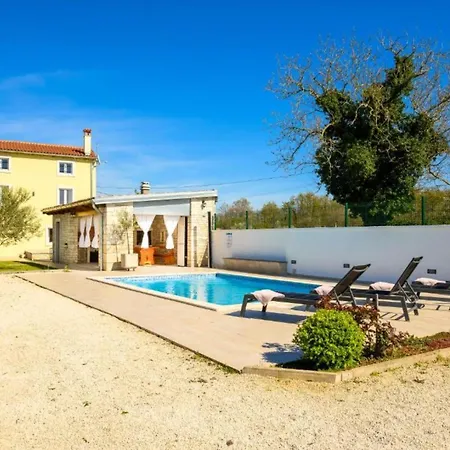 Hébergement de vacances Prestige Azinetti With Pool - Three Bedroom