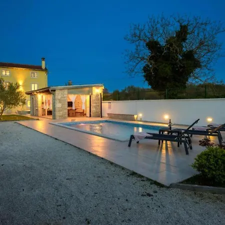 בית נופש Prestige Azinetti With Pool - Three Bedroom *